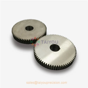 Intermediate gear wheel of plastic mold